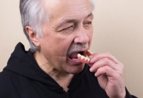 Hàm giả tháo lắp là gì? Ưu nhược điểm và lưu ý cần biết ?