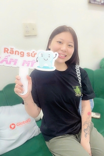 Hình ảnh bạn Mỹ Hạnh thực hiện dán sứ Tại Nha khoa SV 