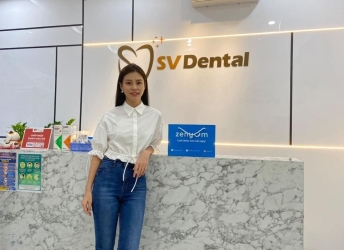 Hình ảnh ca sĩ Lan Hương đến với Nha Khoa 