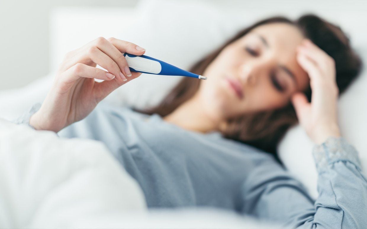 Răng khôn mọc ngang có thể làm ảnh hưởng đến sức khỏe tổng quát: sốt, mệt mỏi,....