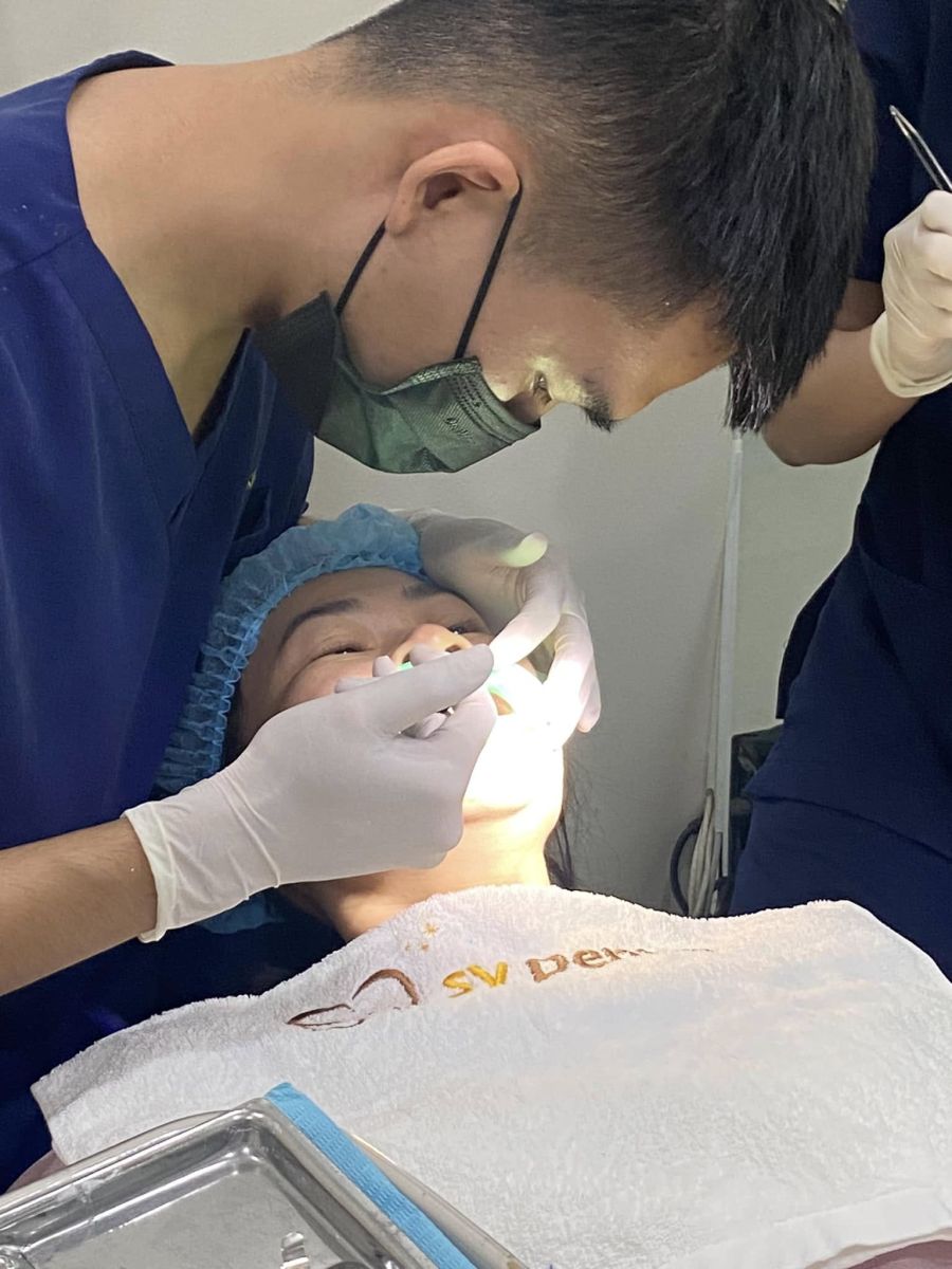 Hình ảnh giới thiệu về nha khoa SV lắp đặt hàm tháo lắp trên implant tại đường Cao Thắng, quận 3