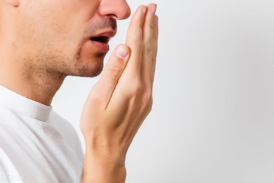 Vôi răng quá nhiều làm cho hơi thở nặng mùi
