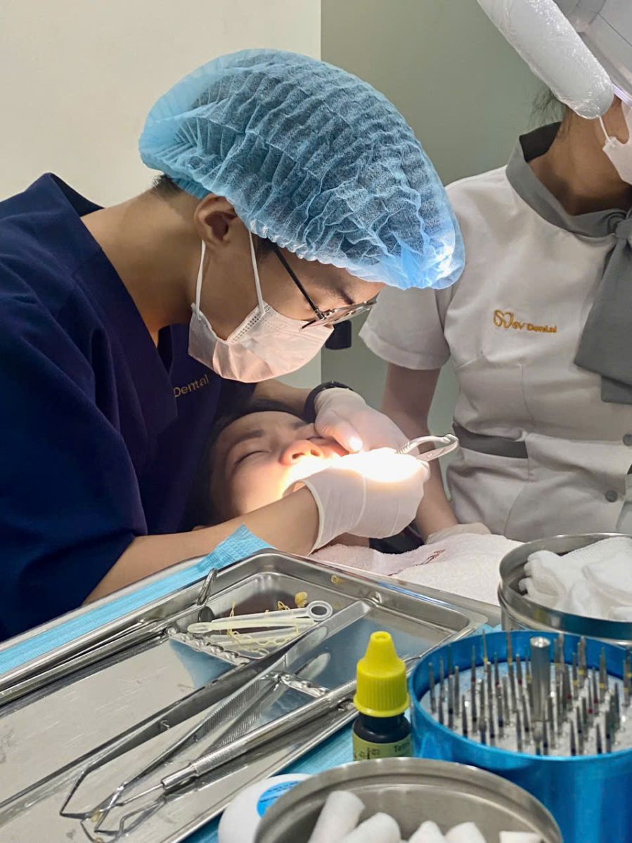 Hình ảnh Nha khoa SV quận 3 thực hiện phương pháp mặt dán sứ Non-prep Veneer